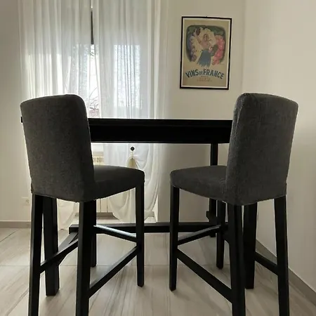 Bilocale Moderno E Funzionale דירה *